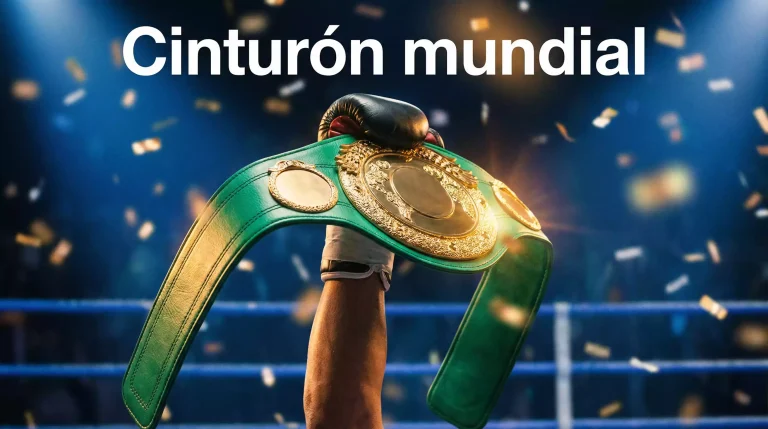 WBC Consejo Mundial de Boxeo: cinturón verde emblemático iluminado en el cuadrilátero